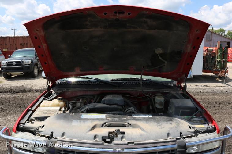 image for item DB1026 2000 Chevrolet Silverado 2500 Ext. Cab pickup truck