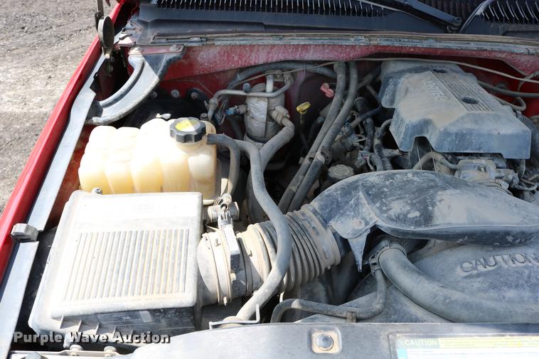 image for item DB1026 2000 Chevrolet Silverado 2500 Ext. Cab pickup truck