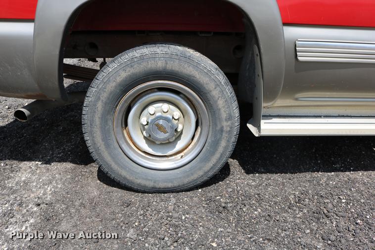 image for item DB1026 2000 Chevrolet Silverado 2500 Ext. Cab pickup truck