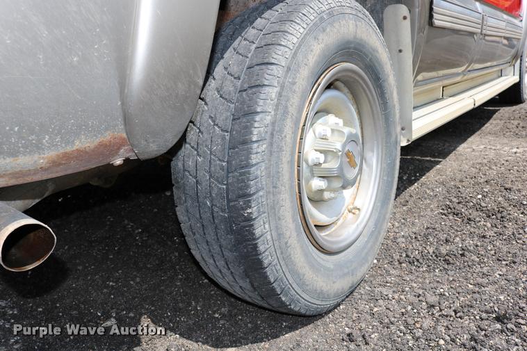 image for item DB1026 2000 Chevrolet Silverado 2500 Ext. Cab pickup truck