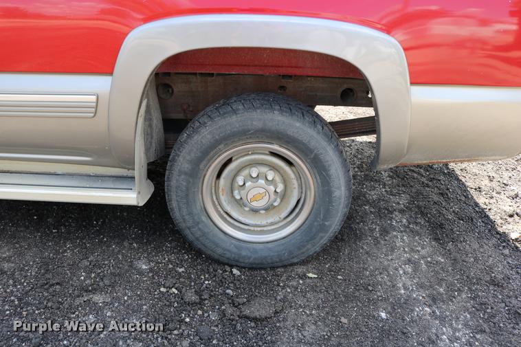 image for item DB1026 2000 Chevrolet Silverado 2500 Ext. Cab pickup truck