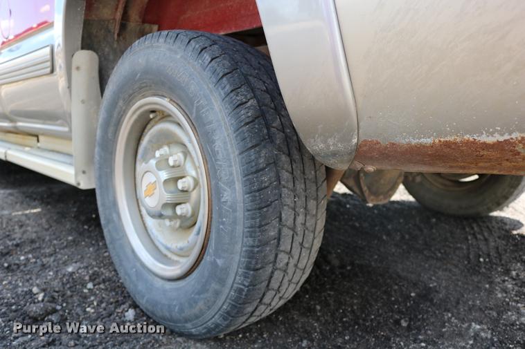 image for item DB1026 2000 Chevrolet Silverado 2500 Ext. Cab pickup truck