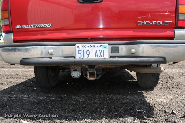 image for item DB1026 2000 Chevrolet Silverado 2500 Ext. Cab pickup truck