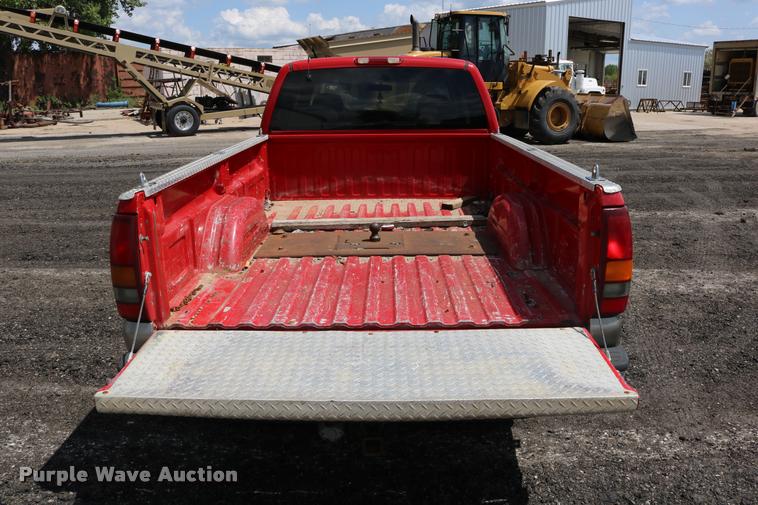 image for item DB1026 2000 Chevrolet Silverado 2500 Ext. Cab pickup truck