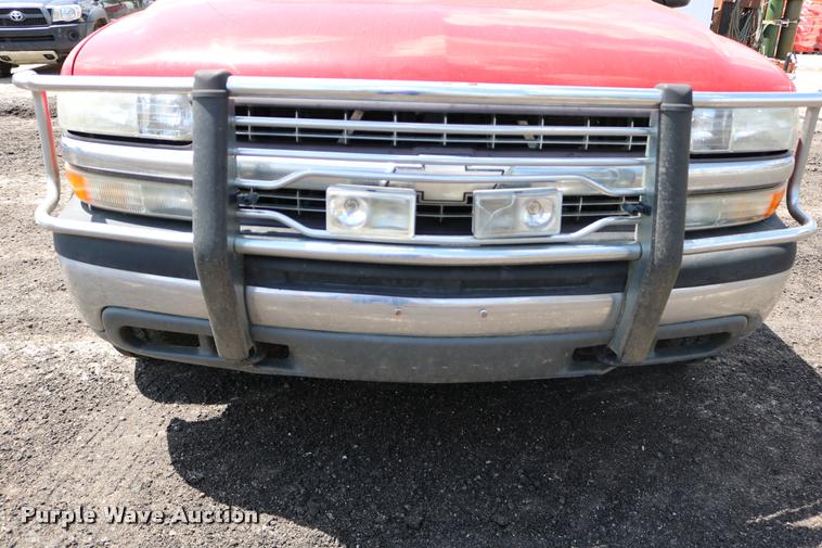 image for item DB1026 2000 Chevrolet Silverado 2500 Ext. Cab pickup truck