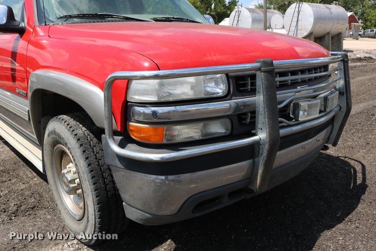 image for item DB1026 2000 Chevrolet Silverado 2500 Ext. Cab pickup truck
