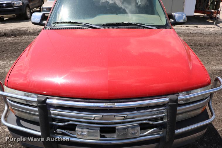 image for item DB1026 2000 Chevrolet Silverado 2500 Ext. Cab pickup truck