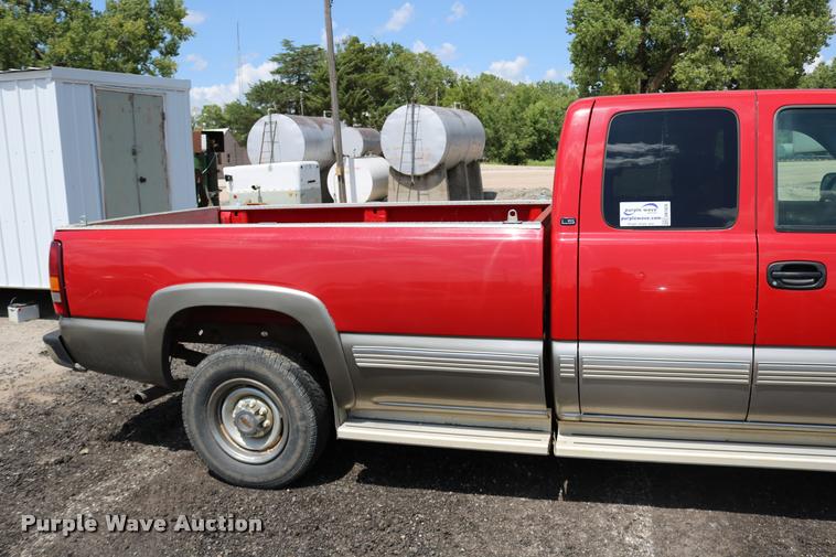 image for item DB1026 2000 Chevrolet Silverado 2500 Ext. Cab pickup truck