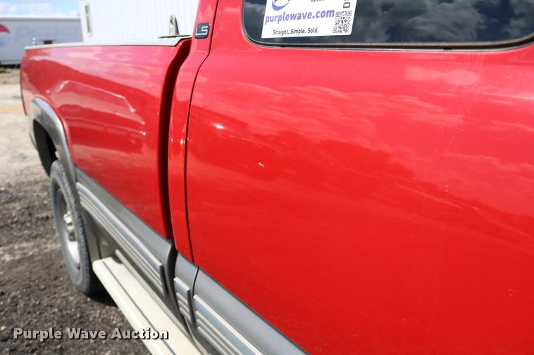 image for item DB1026 2000 Chevrolet Silverado 2500 Ext. Cab pickup truck