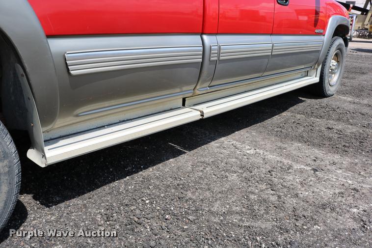 image for item DB1026 2000 Chevrolet Silverado 2500 Ext. Cab pickup truck