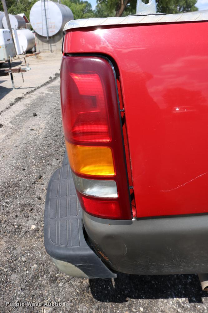 image for item DB1026 2000 Chevrolet Silverado 2500 Ext. Cab pickup truck