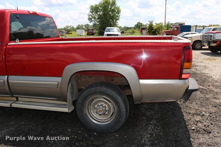 image for item DB1026 2000 Chevrolet Silverado 2500 Ext. Cab pickup truck