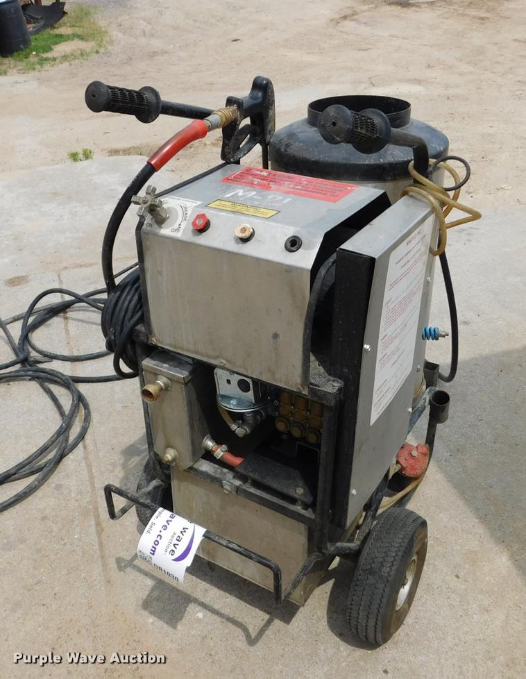 Whitco 214 pressure washer/steam cleaner in Concordia, KS Item DB1030