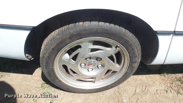 image for item DB3375 1989 Chevrolet Corvette convertible