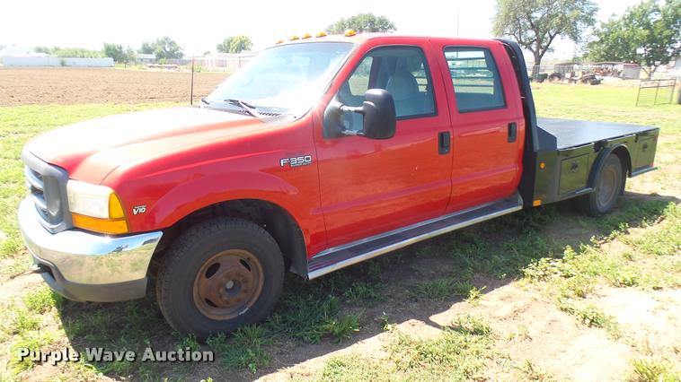 image for item DB3377 1999 Ford F350 Super Duty Crew Cab flatbed pickup truck