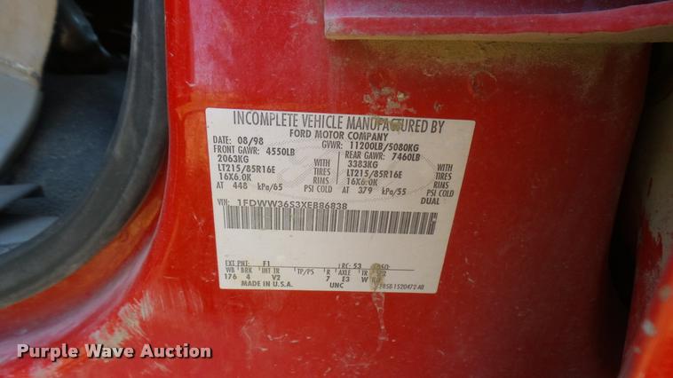 image for item DB3377 1999 Ford F350 Super Duty Crew Cab flatbed pickup truck