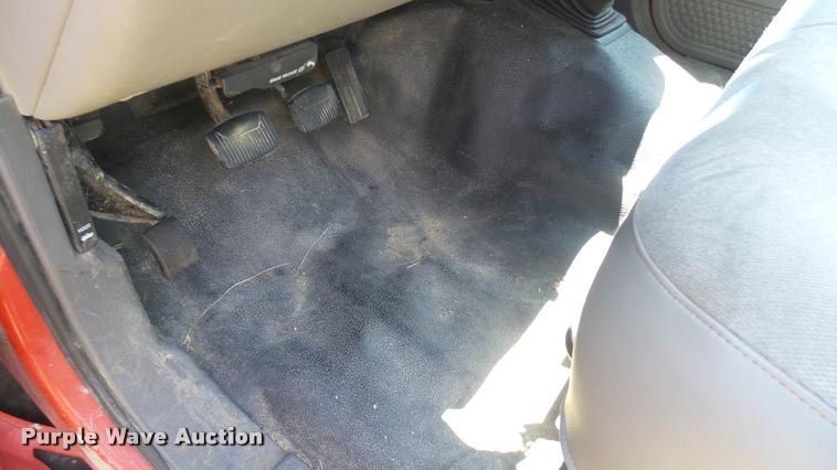 image for item DB3377 1999 Ford F350 Super Duty Crew Cab flatbed pickup truck