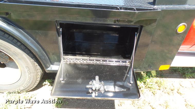 image for item DB3377 1999 Ford F350 Super Duty Crew Cab flatbed pickup truck