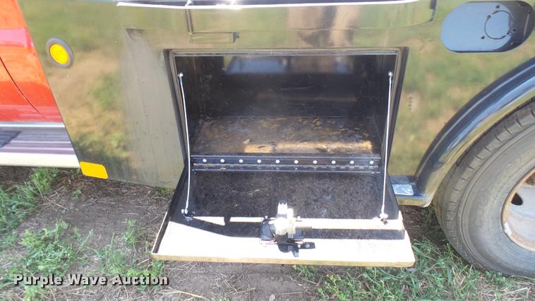 image for item DB3377 1999 Ford F350 Super Duty Crew Cab flatbed pickup truck