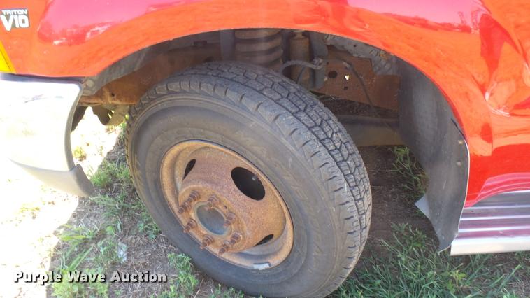 image for item DB3377 1999 Ford F350 Super Duty Crew Cab flatbed pickup truck