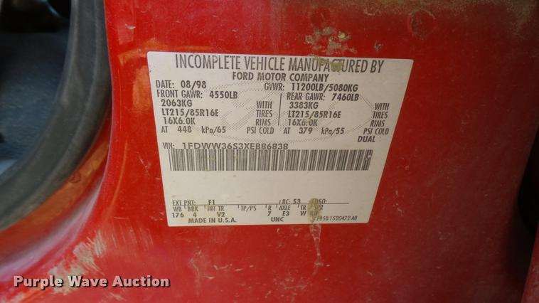 image for item DB3377 1999 Ford F350 Super Duty Crew Cab flatbed pickup truck