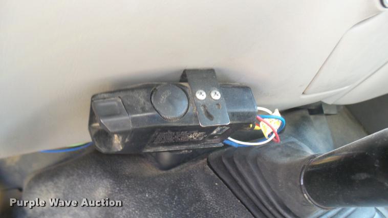 image for item DB3377 1999 Ford F350 Super Duty Crew Cab flatbed pickup truck