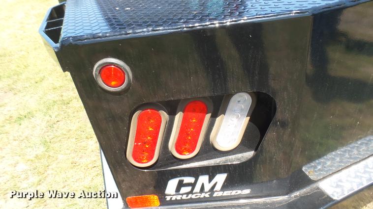 image for item DB3377 1999 Ford F350 Super Duty Crew Cab flatbed pickup truck