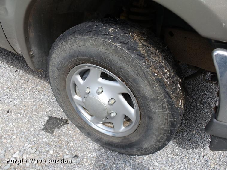 image for item DB4118 2003 Ford F250 Super Duty XL pickup truck