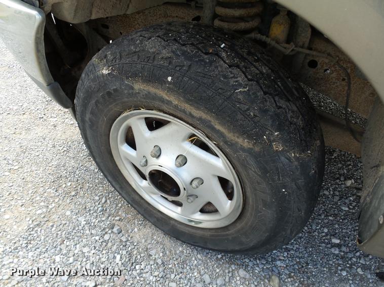 image for item DB4118 2003 Ford F250 Super Duty XL pickup truck