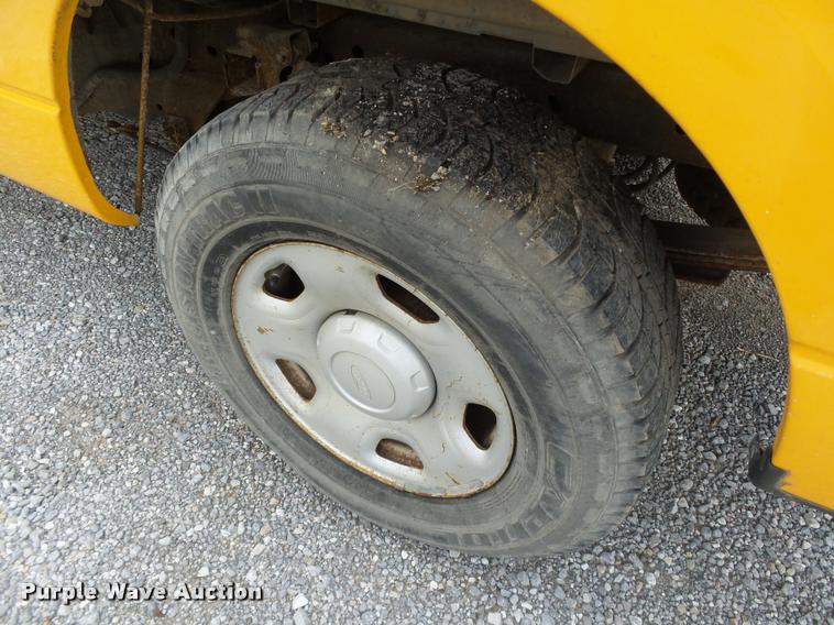 image for item DB4119 2005 Ford F150 XL pickup truck