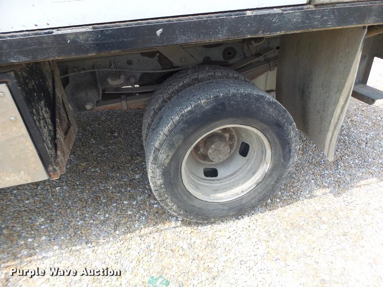 image for item DB5858 2009 Ford F350 Super Duty flatbed pickup truck