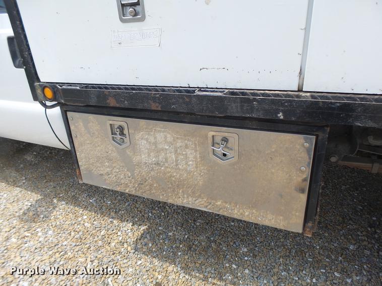 image for item DB5858 2009 Ford F350 Super Duty flatbed pickup truck