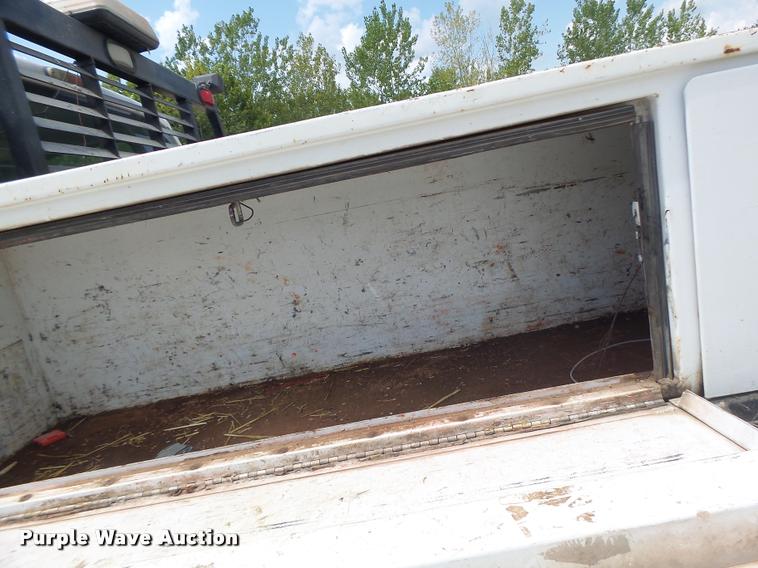 image for item DB5858 2009 Ford F350 Super Duty flatbed pickup truck