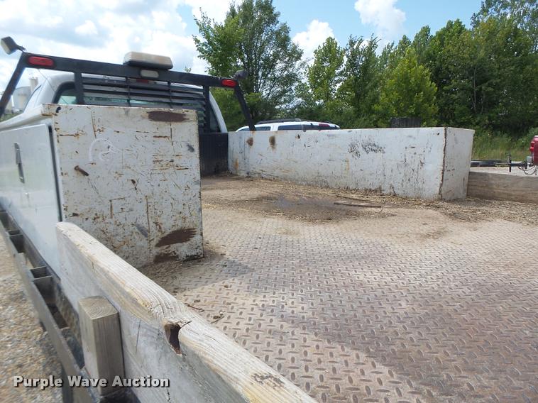 image for item DB5858 2009 Ford F350 Super Duty flatbed pickup truck