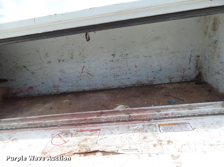 image for item DB5858 2009 Ford F350 Super Duty flatbed pickup truck