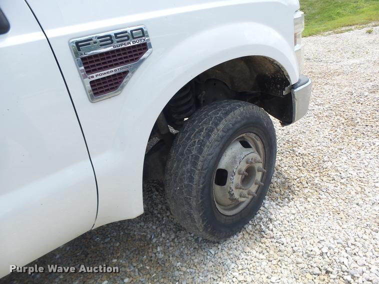 image for item DB5858 2009 Ford F350 Super Duty flatbed pickup truck