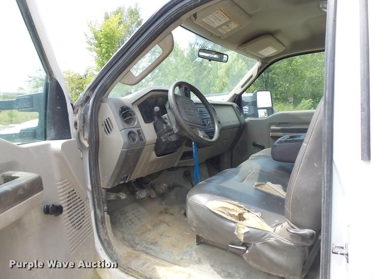 image for item DB5858 2009 Ford F350 Super Duty flatbed pickup truck