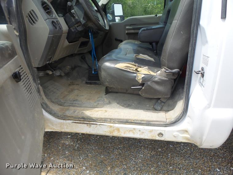 image for item DB5858 2009 Ford F350 Super Duty flatbed pickup truck