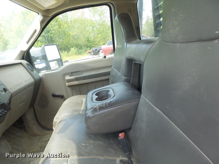 image for item DB5858 2009 Ford F350 Super Duty flatbed pickup truck