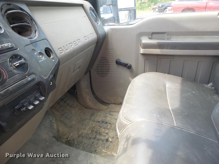 image for item DB5858 2009 Ford F350 Super Duty flatbed pickup truck