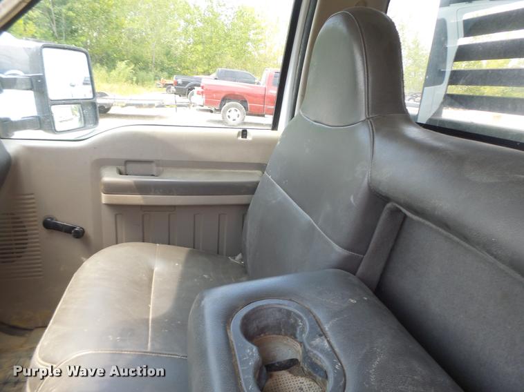 image for item DB5858 2009 Ford F350 Super Duty flatbed pickup truck