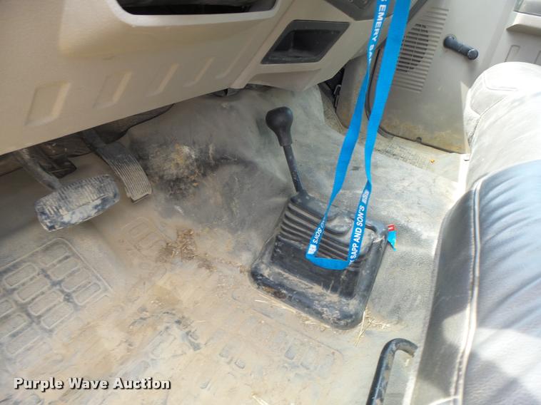 image for item DB5858 2009 Ford F350 Super Duty flatbed pickup truck