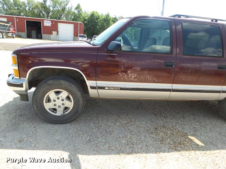 image for item DB7429 1994 Chevrolet Suburban 1500 SUV