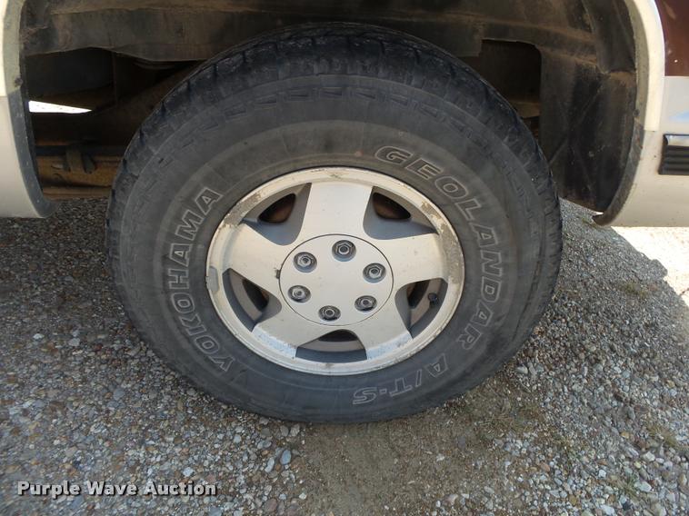 image for item DB7429 1994 Chevrolet Suburban 1500 SUV