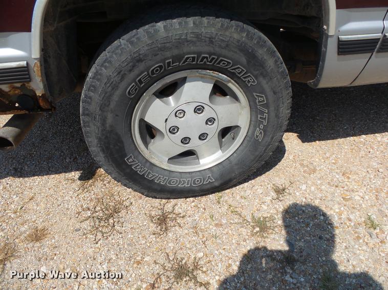 image for item DB7429 1994 Chevrolet Suburban 1500 SUV