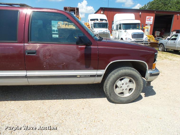 image for item DB7429 1994 Chevrolet Suburban 1500 SUV