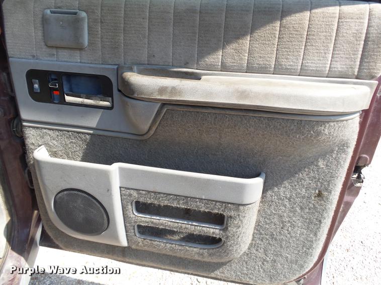 image for item DB7429 1994 Chevrolet Suburban 1500 SUV