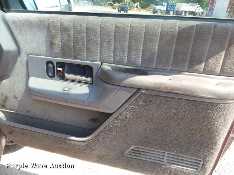 image for item DB7429 1994 Chevrolet Suburban 1500 SUV