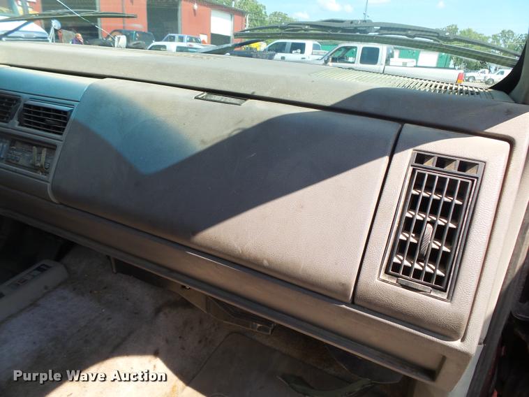 image for item DB7429 1994 Chevrolet Suburban 1500 SUV