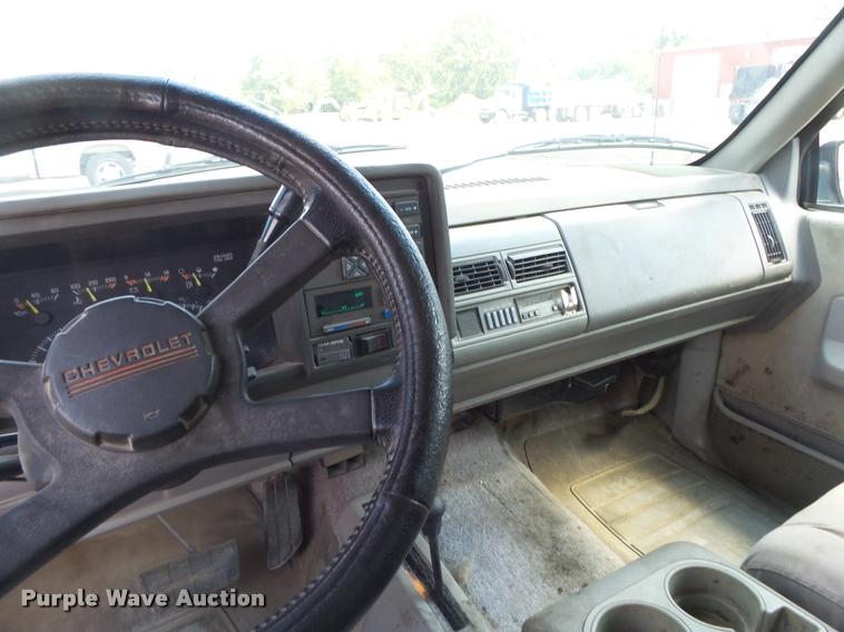 image for item DB7429 1994 Chevrolet Suburban 1500 SUV